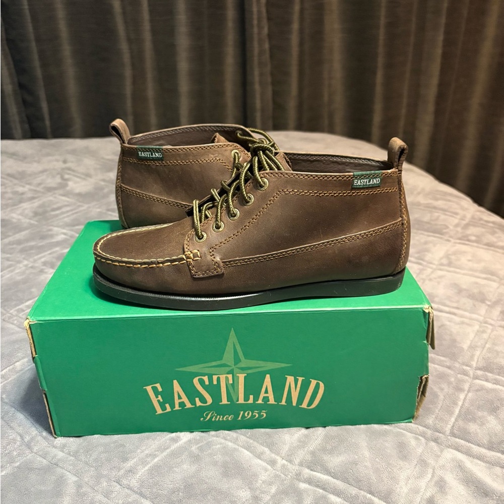 Eastland Women’sChukka Boots in Bomber Brown Leather 7 1/2 Medium